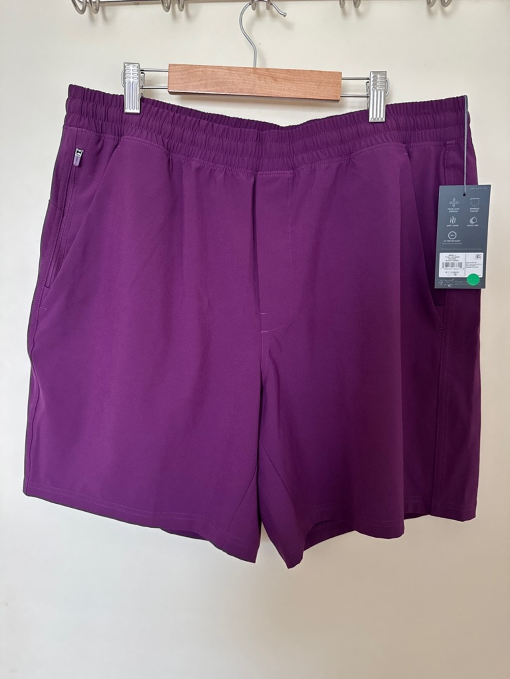 VRST 7” all in short unlined Men's Performance Shorts black cherry size L NWT
